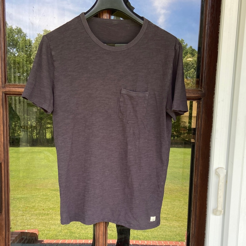 VUORI pocket tee. No size tag see measurements.
